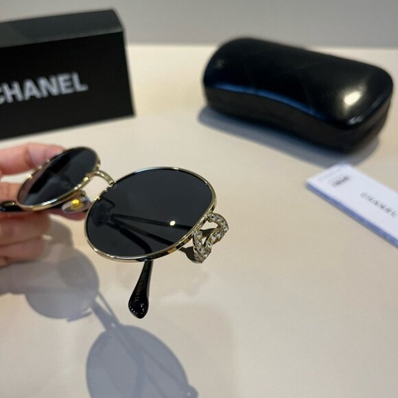 Chic Gold-Tone Chanel Shades with Sparkle - Picture 3 of 8